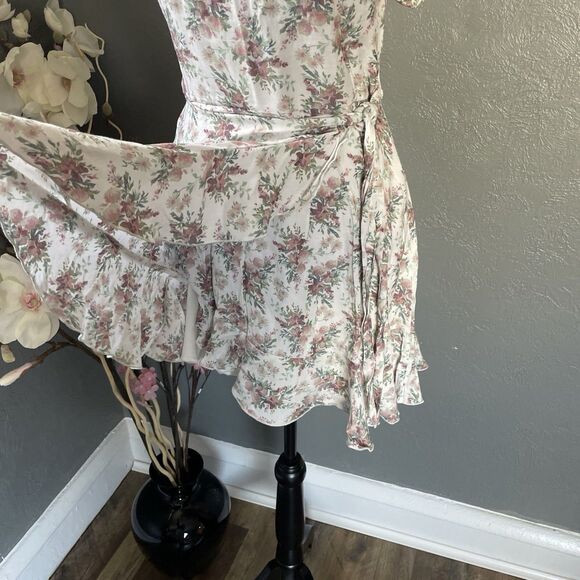 Trixxi Women's A-Line Puff Sleeve Mini Wrap Dress Size M Floral Off-Shoulder - Picture 4 of 11